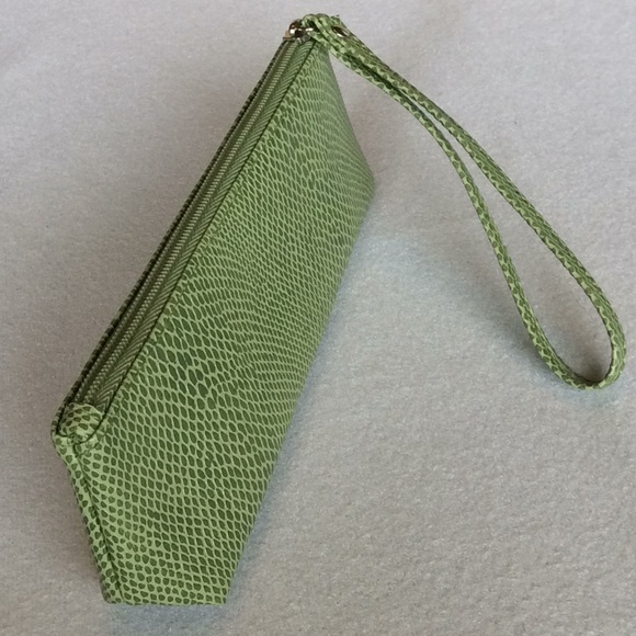 FINAL SALE PRICE Ann Taylor + 2 Other Bags for Makeup or Whatever - Picture 4 of 7